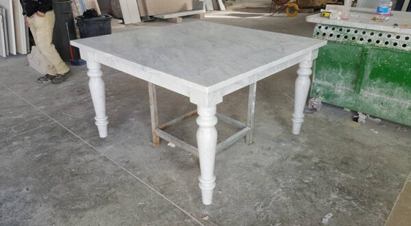 462846599_2487517168100765_4356757495387739807_n Tavolo da pranzo Mod. Louna quadrato in Marmo di Carrara