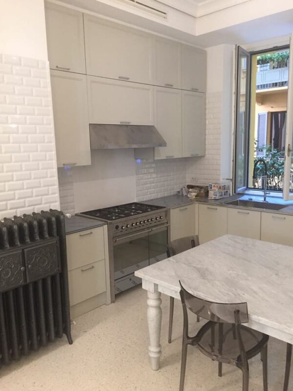 462933575_2489344651251350_5069073329029473532_n Tavolo da pranzo Mod. Louna quadrato in Marmo di Carrara