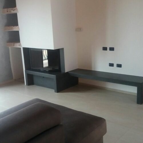 462093261_2481244415394707_7828889469291565721_n Rivestimento Camino in Pietra Lavica
